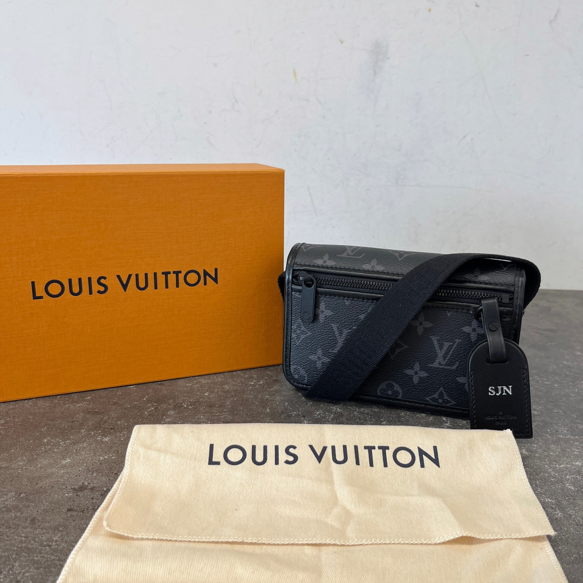 Men's Monogram Eclipse Bosphore Wearable Wallet Messenger Bag Black - Photo 14