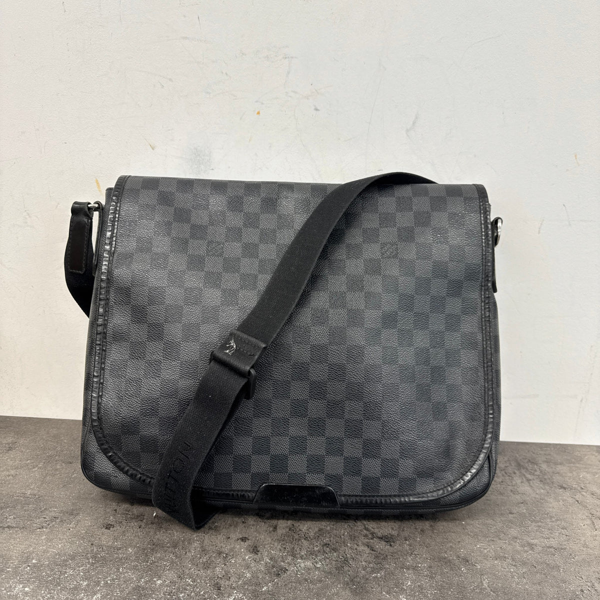 Men's Damier Graphite Daniel MM Messenger Bag Black - Photo 12