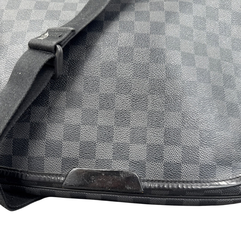 Men's Damier Graphite Daniel MM Messenger Bag Black