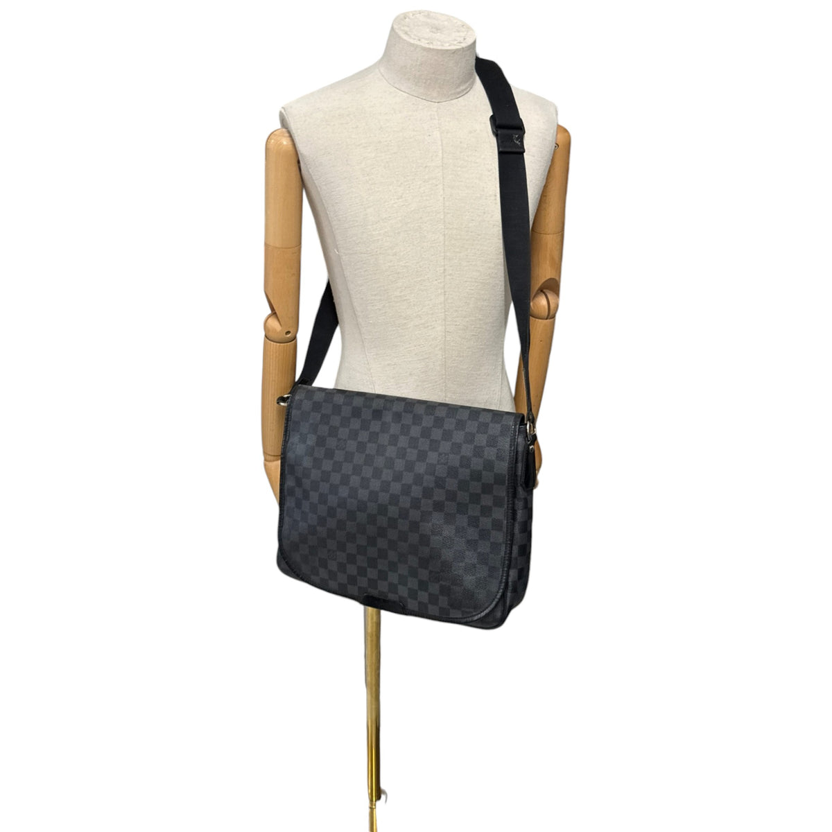 Men's Damier Graphite Daniel MM Messenger Bag Black - Photo 2