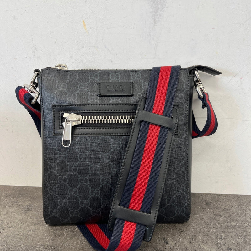 Men's GG Supreme Messenger Bag Black
