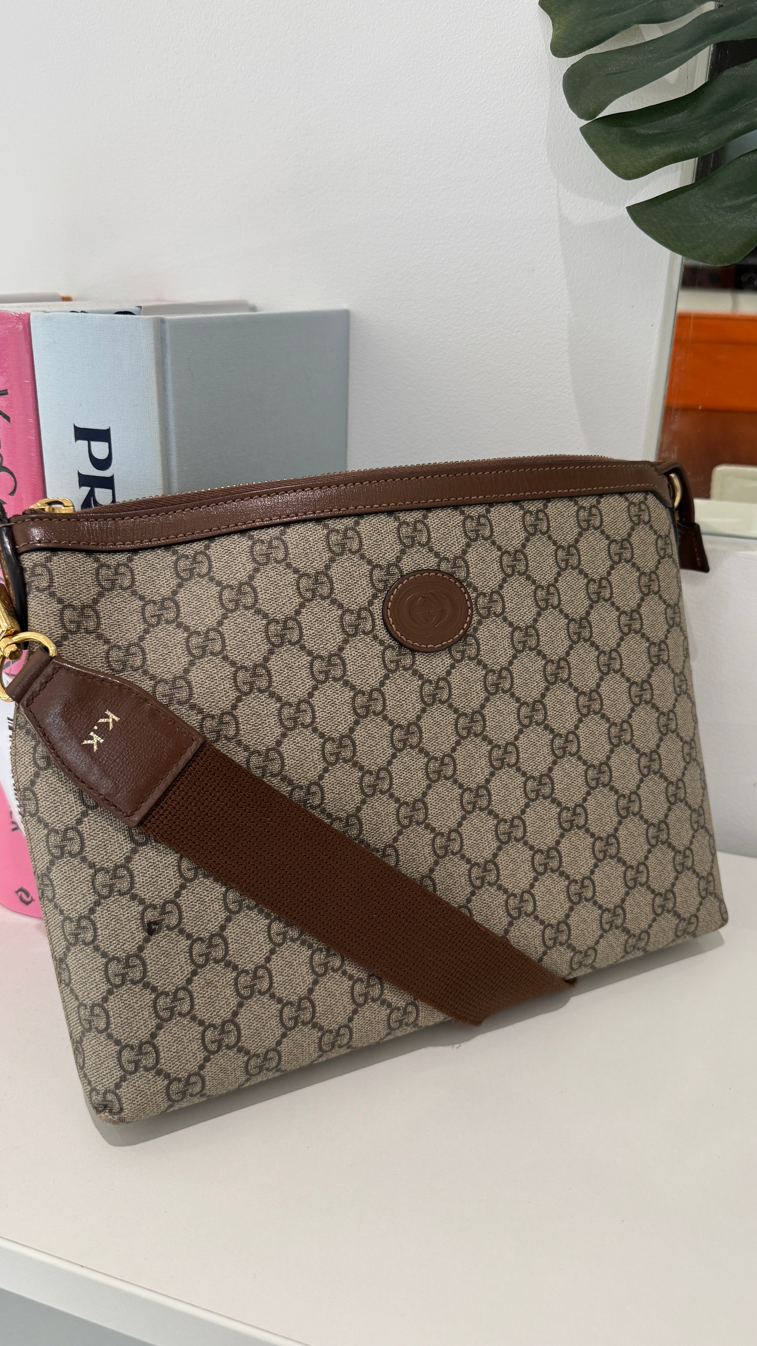 Men's Gg Supreme Messenger Bag Brown – Label Source