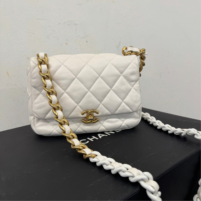 Women's Matelasse Chain Shoulder Crossbody Bag White