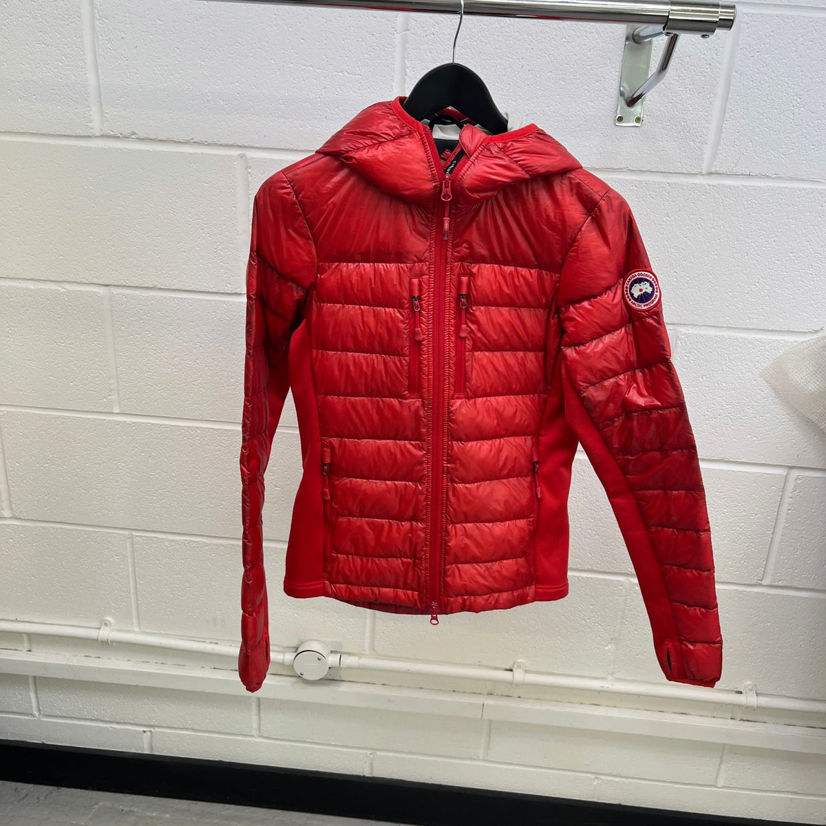 Women's Hybridge Lite Hoody Down Jacket Red Size XS / UK 6 - Photo 8
