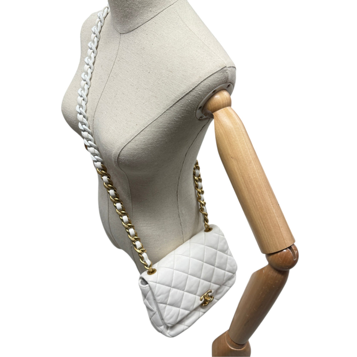 Women's Matelasse Chain Shoulder Crossbody Bag White - Photo 2