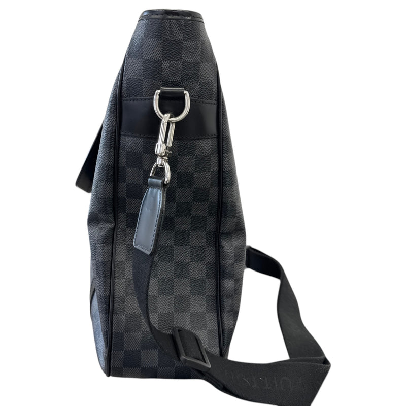 Men's Damier Graphite Tadao Tote Travel Bag Black
