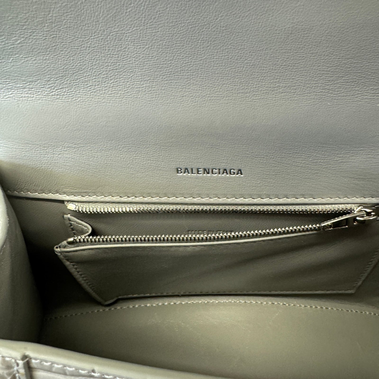 Women's Hourglass Crocodile Embossed Handbag Grey - Photo 11