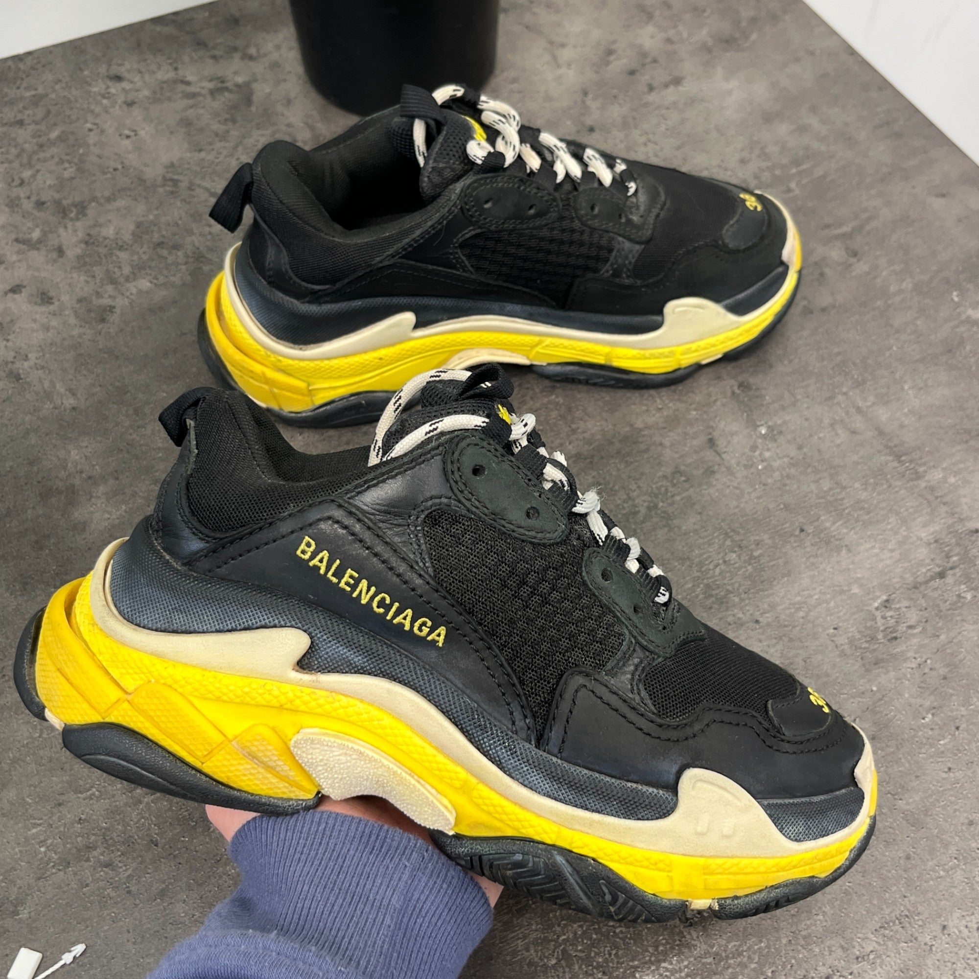Hotel Kalinga Sepatu Balenciaga Triple S Original Kalinga Ashok