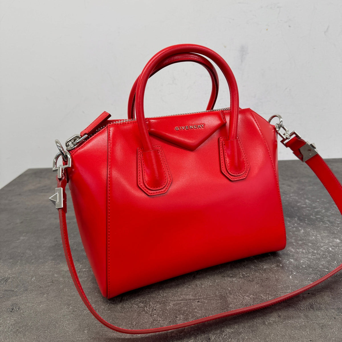 Women's Antigona Handbag Red - Photo 12
