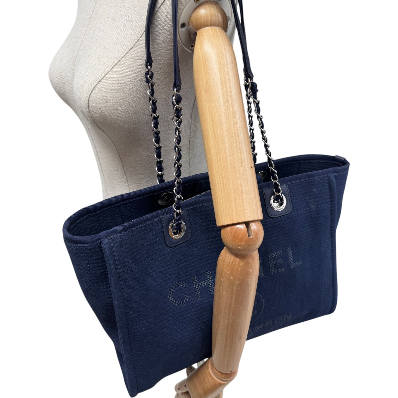 Women's Medium Deauville Tote Handbag Navy - Photo 2