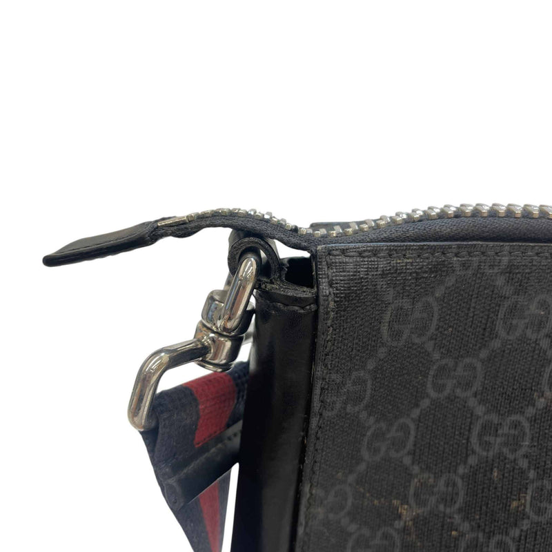 Men's Gg Supreme Messenger Bag Black