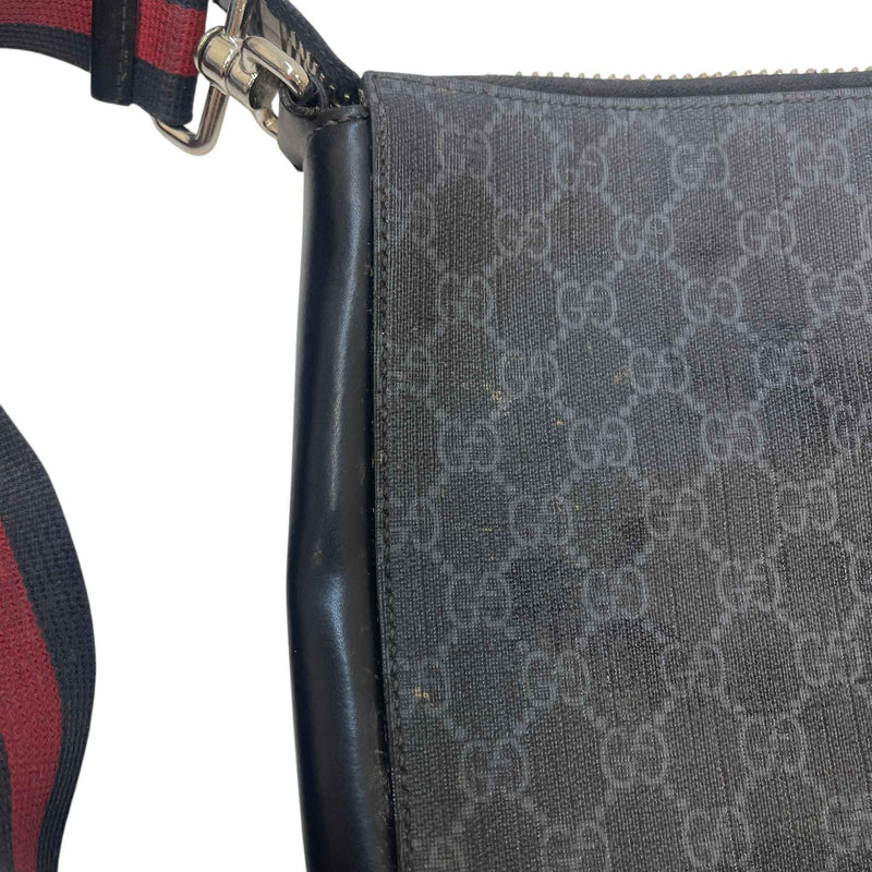 Men's Gg Supreme Messenger Bag Black