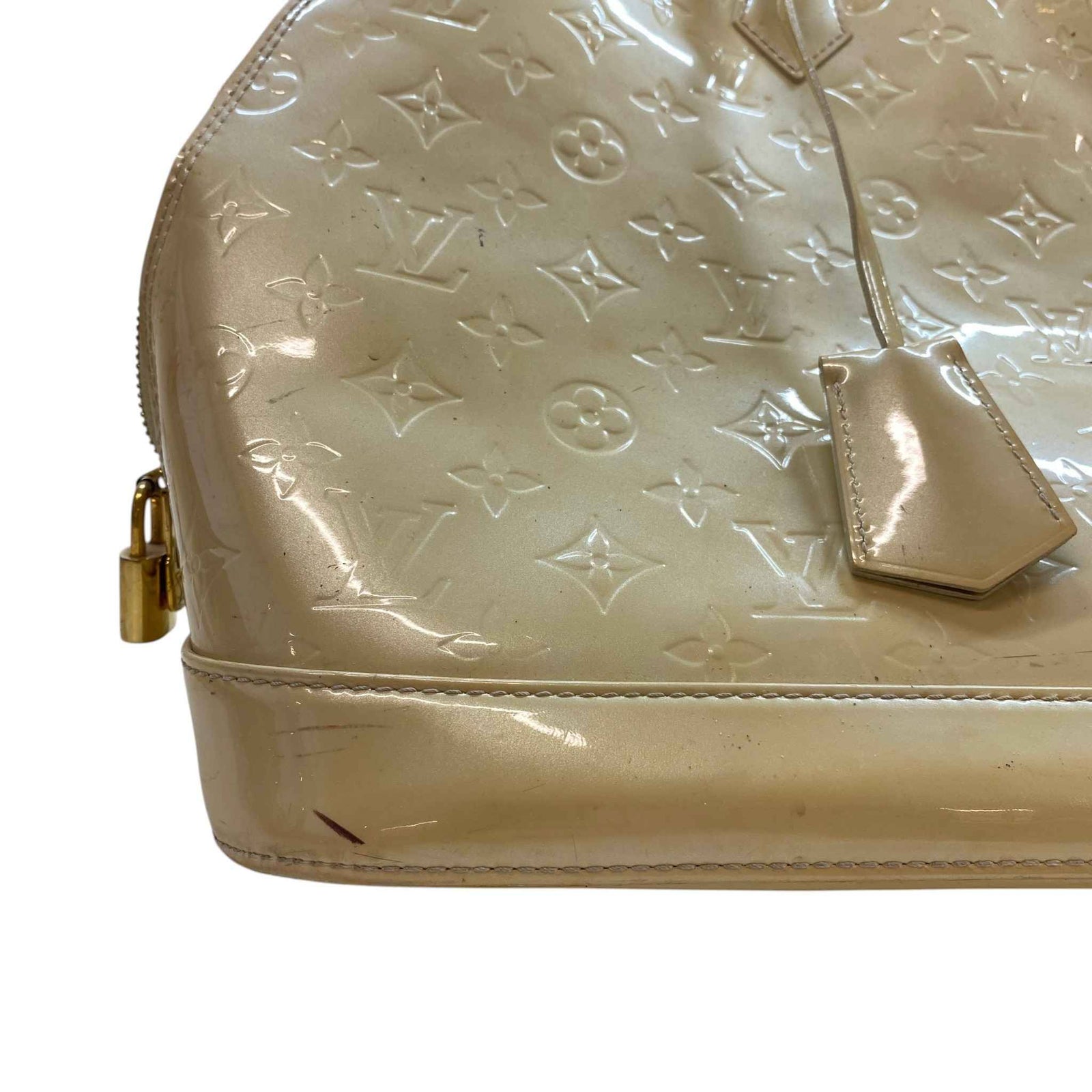 Women's Monogram Vernis Alma Gm Bag Cream - Photo 11