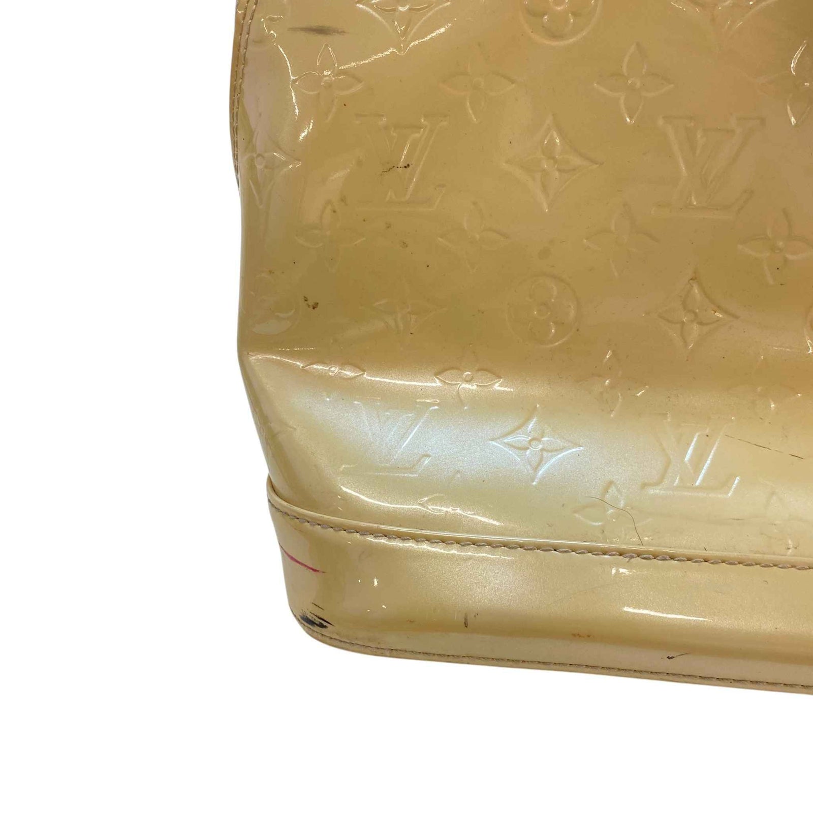 Women's Monogram Vernis Alma Gm Bag Cream - Photo 15