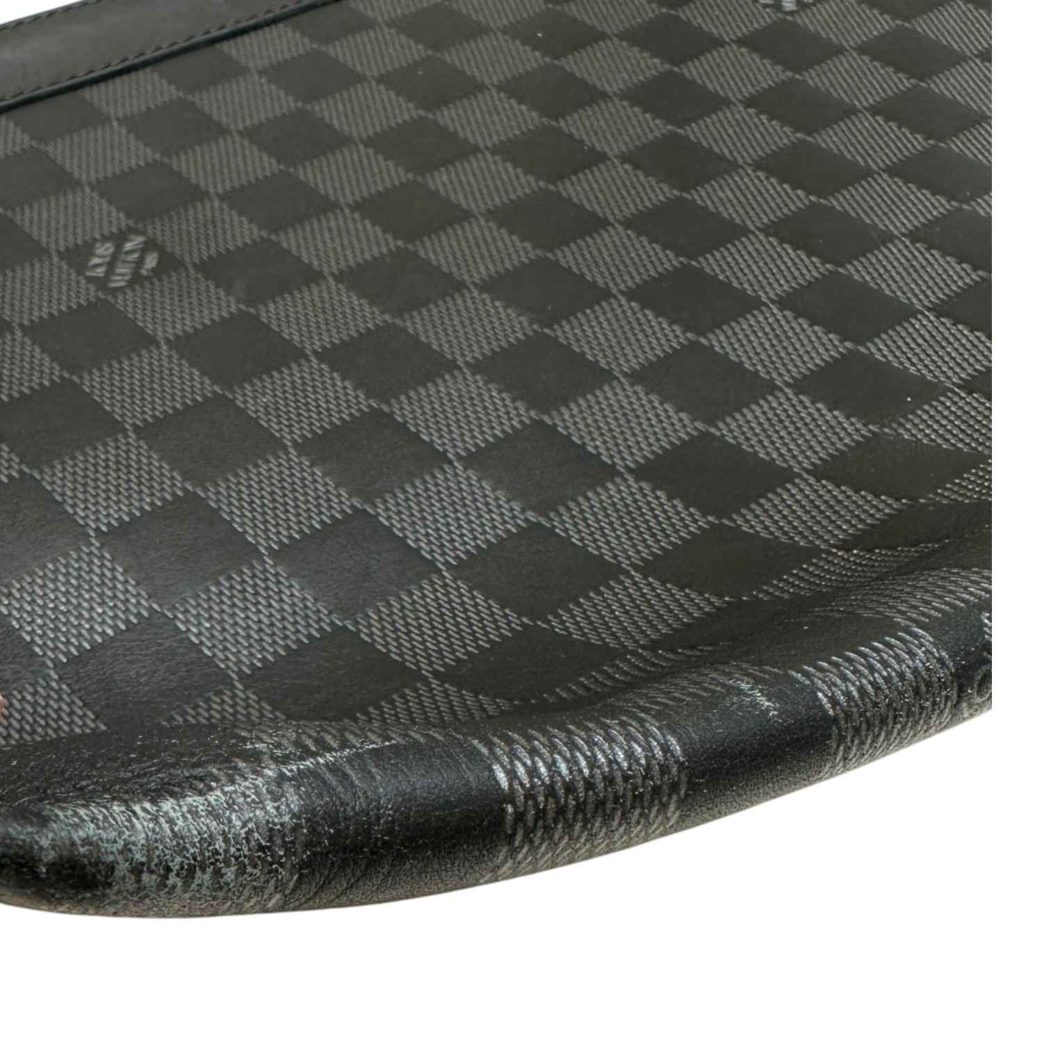 Men's Damier Graphite Voyage MM Pouch Black - Photo 10