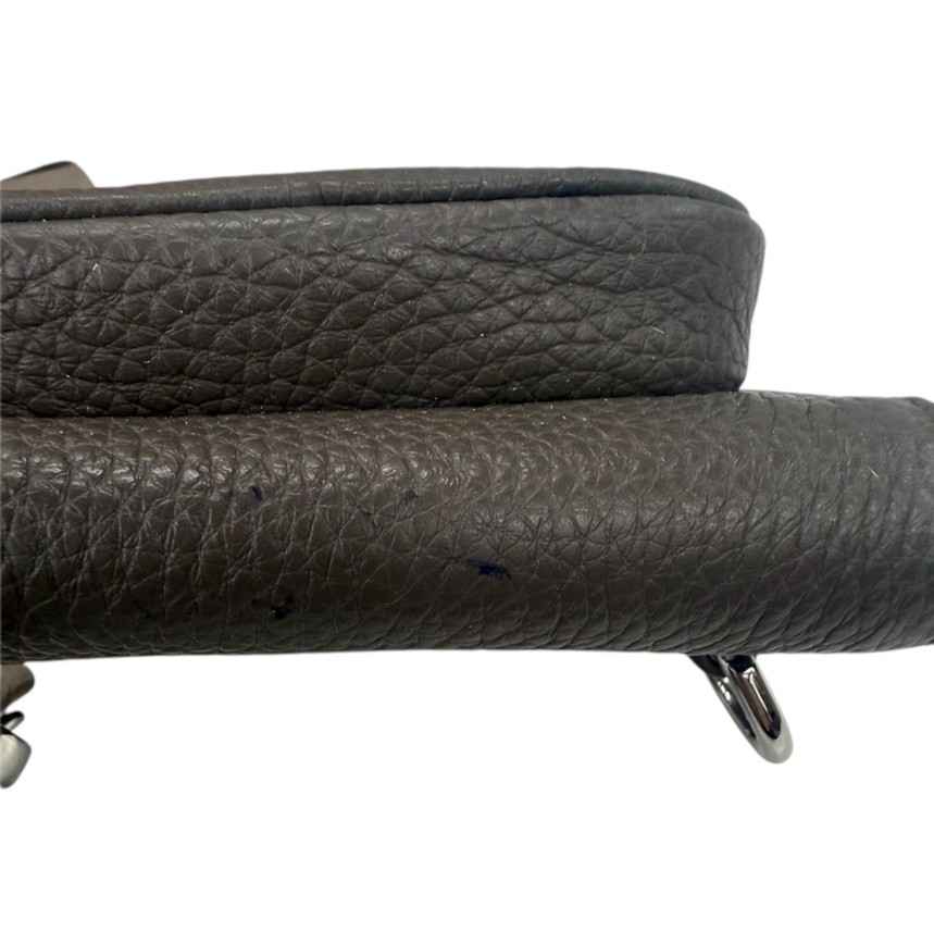 Women's Plaque Logo Vitello Daino Sling Crossbody Bag Grey - Photo 10
