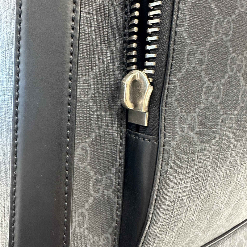 Men's GG Supreme Travel Bag Black